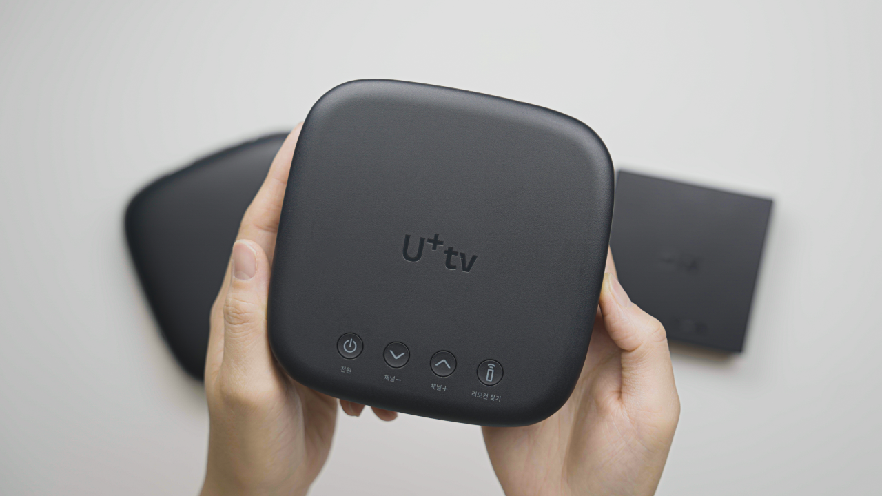 LG_UHD4_Hand.png